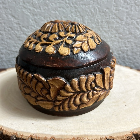 Vintage hand carved wooden trinket box, Sunflower Daisy and leaves, lidded - Picture 4 of 9
